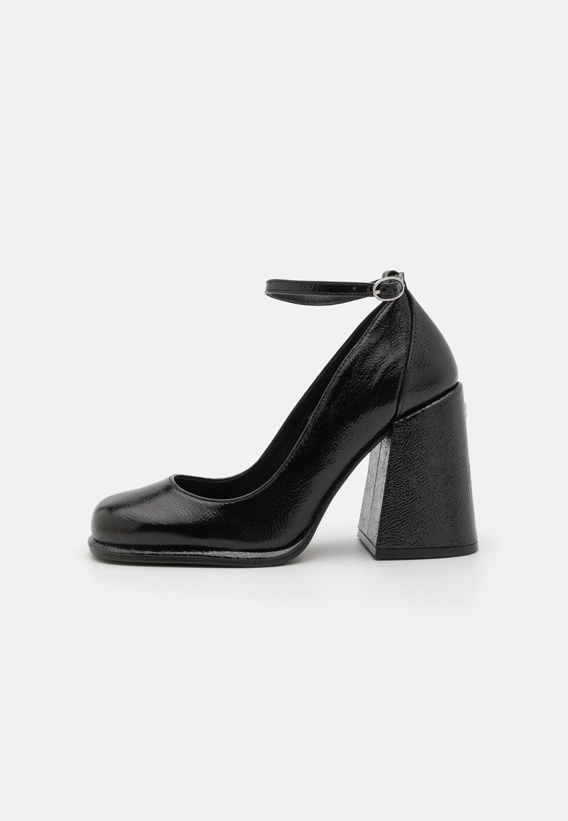 HUGO KIORA - Saltos altos - black