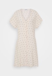 Vestido em tecido bege claro, com mangas curtas e corte em A, decorado com bolinhas pretas, apresentando um decote em V e fecho de botão na parte da frente.