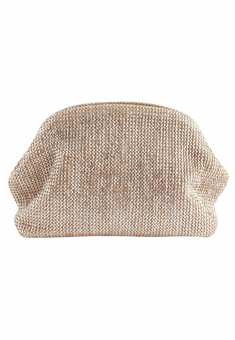 Pochette en tissu beige tissé avec une forme arrondie, une surface texturée et une fermeture éclair en haut.
