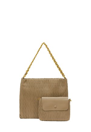 Beige håndtaske med en tekstureret, plettet design, som har en guldkæde-strop og en mindre aftagelig pung med trykknaplukning.