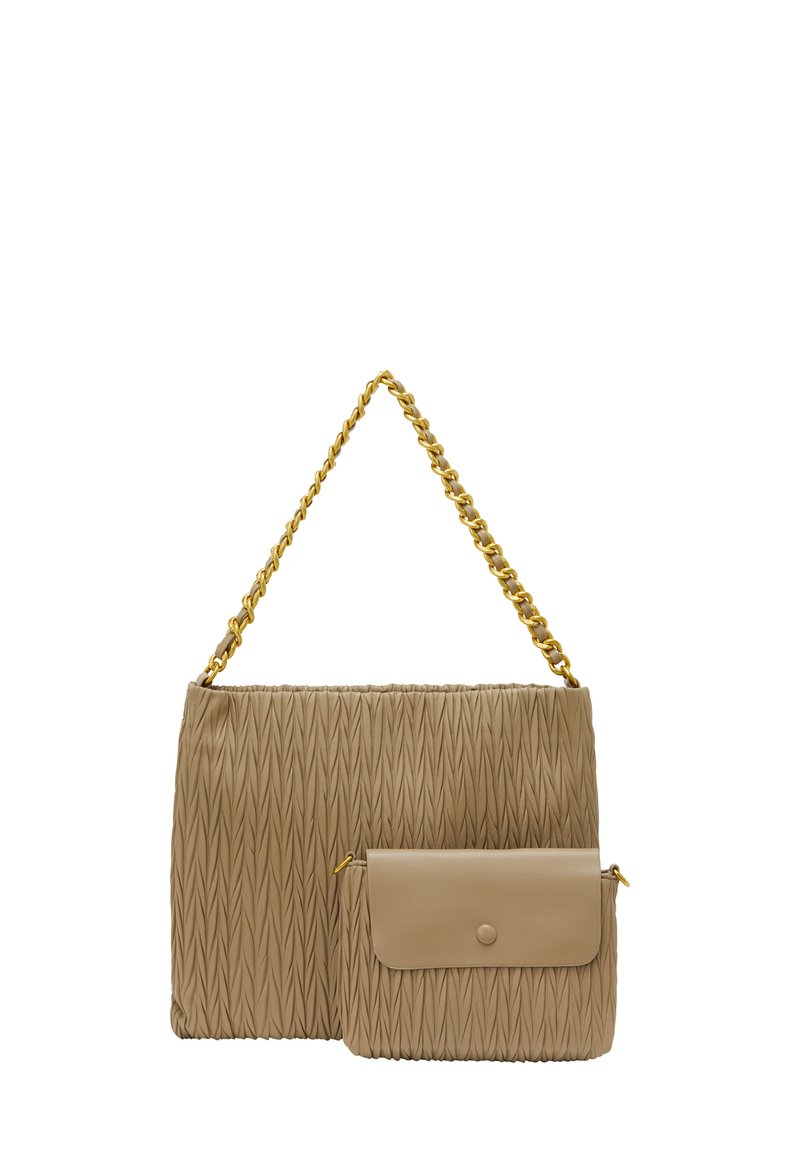Beige håndtaske med en tekstureret, plettet design, som har en guldkæde-strop og en mindre aftagelig pung med trykknaplukning.