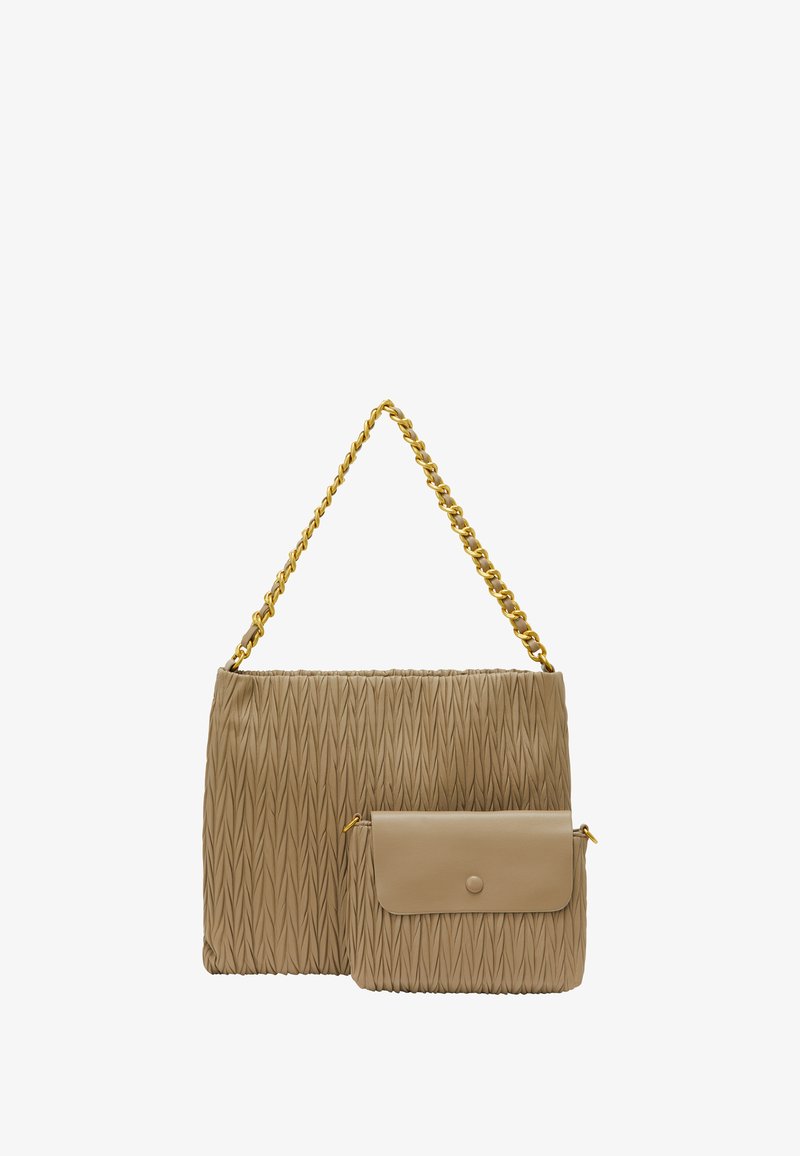 Beige håndtaske med en tekstureret, plettet design, som har en guldkæde-strop og en mindre aftagelig pung med trykknaplukning.