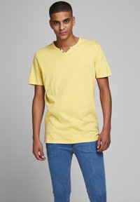 Jack & Jones ESPLIT NECK NOOS - T-shirts basic - lemon drop