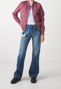 Alpha Industries Bomberjacka - pink