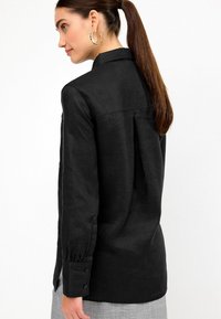Next REGULAR FIT - Blus - black