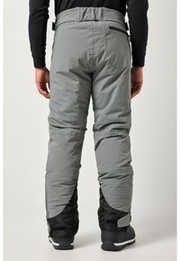 Pantaloni da sci isolati di colore grigio chiaro, con un design affusolato, vita elastica e dettagli neri ai polsini e alle cuciture.