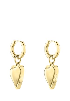 Boucles d’oreilles créoles en or avec des breloques en forme de cœur lisses et polies suspendues à chaque anneau, design simple et élégant.