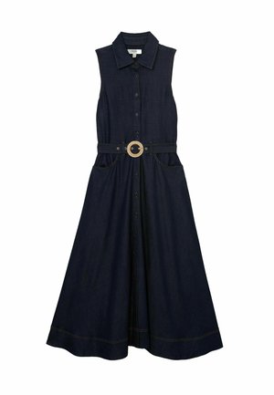Rochie midi din denim întunecat fără mâneci, cu nasturi în față, decolteu cu guler, două buzunare frontale și o curea asortată cu cataramă rotundă în talie.
