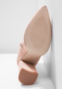 RAID Kotníková obuv na vysokém podpatku - light pink