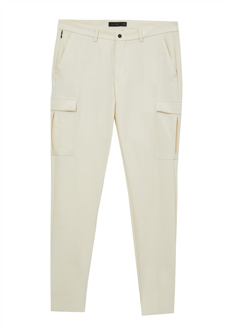 Pantaloni cargo color crema con tasche frontali, due tasche laterali cargo, chiusura con zip e bottone, e una texture liscia.