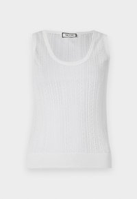 Balts bez piedurknēm tops ar izgriezumu, kas īpaši izceļas ar teksturētu vertikālo līniju rakstu un smalku adījumu detaļām.