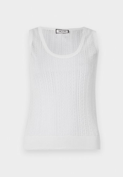 Weißes ärmelloses Oberteil mit einem runden Ausschnitt, das ein strukturiertes Muster aus vertikalen Linien und zarten Strickdetails aufweist.
