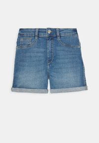 Shorts di jeans in blu medio con finitura sbiadita, dotati di orlo arrotolato, tasche frontali e chiusura con bottone argentato in vita.