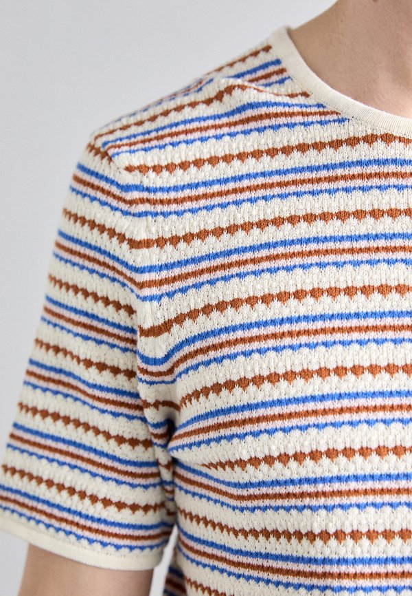 BARI - Print T-shirt4