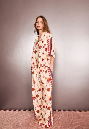 Rockett St George REGULAR FIT - HEART PRINT BUTTON THROUGH PYJAMAS . SET - Nachtwäsche Set - light pink