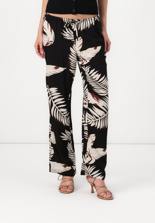 VMEASY WIDE PANT - Trousers