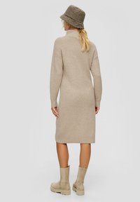s.Oliver STEHKRAGEN - Gebreide jurk - sandfarben