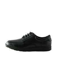 Chaussure en cuir noir avec un bout arrondi, un laçage à cinq œillets et une semelle en caoutchouc texturé pour l'adhérence et le confort.