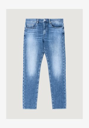 Jasnoniebieskie dżinsy z denimu z wyblakłym wykończeniem, w pięciokieszeniowym stylu, z przeszyciami i prostymi nogawkami. Z przodu zapięcie na guzik.