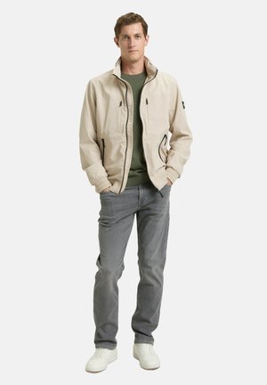 IM STEHKRAGEN - Lichte jas - cashew beige