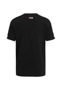 Camiseta de algodón negra con mangas cortas. Presenta un cuello redondo y el logo de Fila en la parte trasera. Diseño simple sin patrones adicionales.