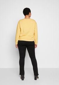 ONLY Carmakoma Vaqueros bootcut - black denim