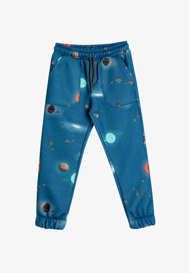 Blauwe sweatpants met een ruimte-thema print van planeten en sterren. Elastische tailleband, twee voorzakken en elastische boorden bij de enkels.