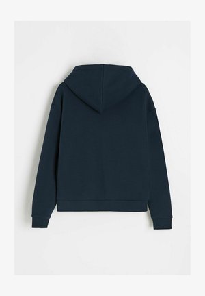 Granatowa bluza z kapturem i długimi rękawami, z prążkowanymi mankietami i ściągaczem u dołu, widziana od tyłu na białym tle.