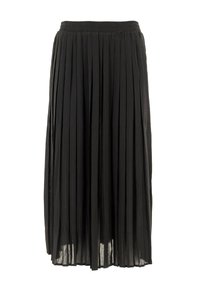 Jupe noire plissée avec une taille élastique, longueur genou, en tissu léger, dotée de plis verticaux pour la texture et le mouvement.