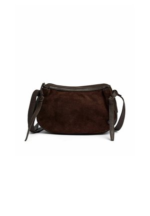 Borsa a tracolla in suede marrone con una texture liscia, forma ovale e tracolla in pelle regolabile. Presenta una chiusura con zip lungo la parte superiore.