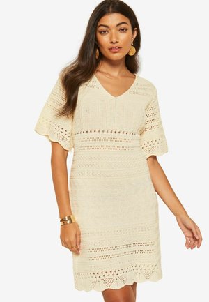 V NECK REGULAR FIT - Svetríkové šaty - ivory white