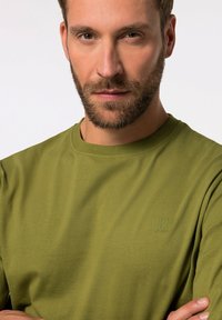 JP1880 MIT LOGO-RUNDHALS REGULAR FIT - Longsleeve - cactus