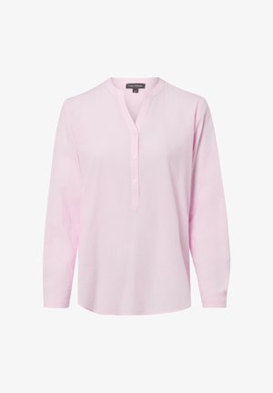 Blusa rosa chiaro a maniche lunghe con collo alla coreana e patta con tre bottoni, realizzata in tessuto morbido e leggero.