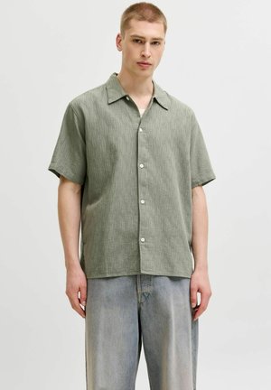 Jack & Jones JORMONTAUK WAVY TEXTURE SHIRT SS SN - Hemd - vetiver
