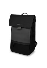 Musta ja harmaa reppu, jossa on taitettava läppä, teksturoitu kangas ja etutasku. Varustettu yläkahvalla ja säädettävillä olkahihnoilla.