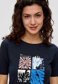 s.Oliver MIT FRONT - T-Shirt print - navy