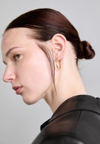 SIREN MUSE MEDIUM HOOP EARRINGS - Fülbevalók - gold-coloured