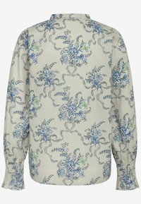 Blusa a maniche lunghe grigio chiaro con motivo floreale in blu e verde, dotata di colletto a banda e polsini arricciati. Tessuto leggero.