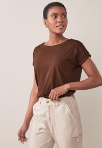 Next CAP SLEEVE - T-shirt imprimé - brown