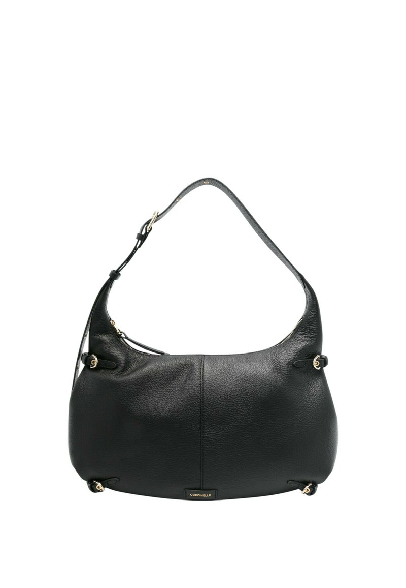 Borsa a spalla in pelle nera con forma curvata, dotata di hardware color oro e una texture liscia. Dettagli notevoli includono lacci laterali e un'etichetta con logo.