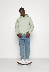 Weekday STANDARD HOODIE - Sweatshirt com capuz - sage green