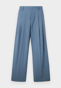 Hellblaue Hosen mit weitem Bein und vertikalen weißen Nadelstreifen, versehen mit einer plissierten Vorderseite und einer glatten Textur. Verstellbarer Bund inklusive.