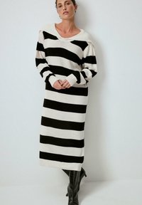 WIDE COLLAR STRIPED - Maksimekko - ecru