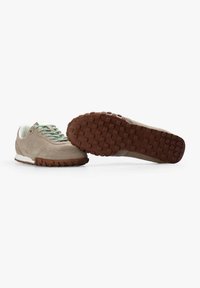 Scalpers - Sneakersy niskie