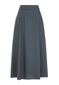 Dlouhá, áčková sukně vyrobená z hladké, tmavě šedé látky s přiléhavým pasem a sklady, s délkou až kankálům.