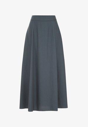 Długa, rozkloszowana spódnica uszyta z gładkiego, ciemnoszarego materiału, z dopasowaną talią i plisowanym wzorem, sięgająca do kostek.
