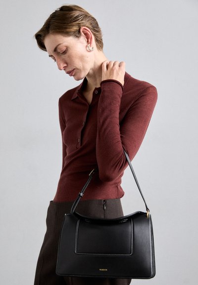 Filippa K Strikkegenser - mahogany