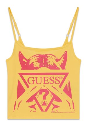 Haut jaune à bretelles spaghetti avec un graphisme rouge de mains encadrant un triangle contenant le mot "GUESS" et un grand point d'interrogation.