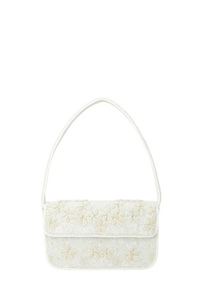 Sac à épaule blanc avec fermeture à rabat, décoré de petites fleurs brodées de perles et d'une fine bandoulière réglable.