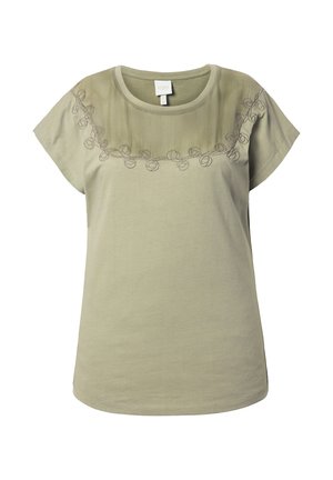 Olivgrünes kurzärmeliges Hemd mit rundem Ausschnitt und Netzpasse, die entlang der Brust und Schultern mit wirbelnder Stickerei verziert ist.